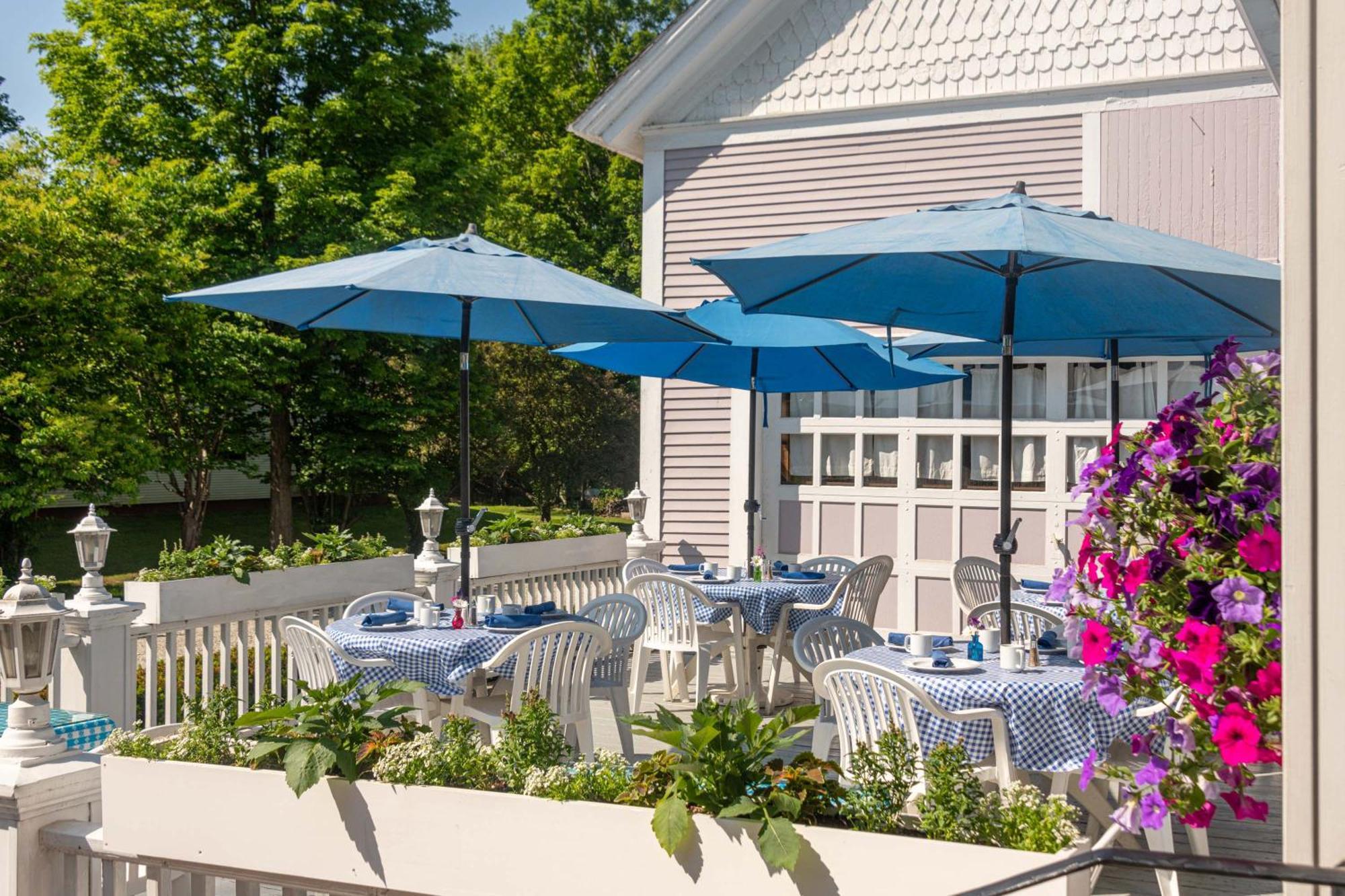 Old Stagecoach Inn Waterbury Exterior photo