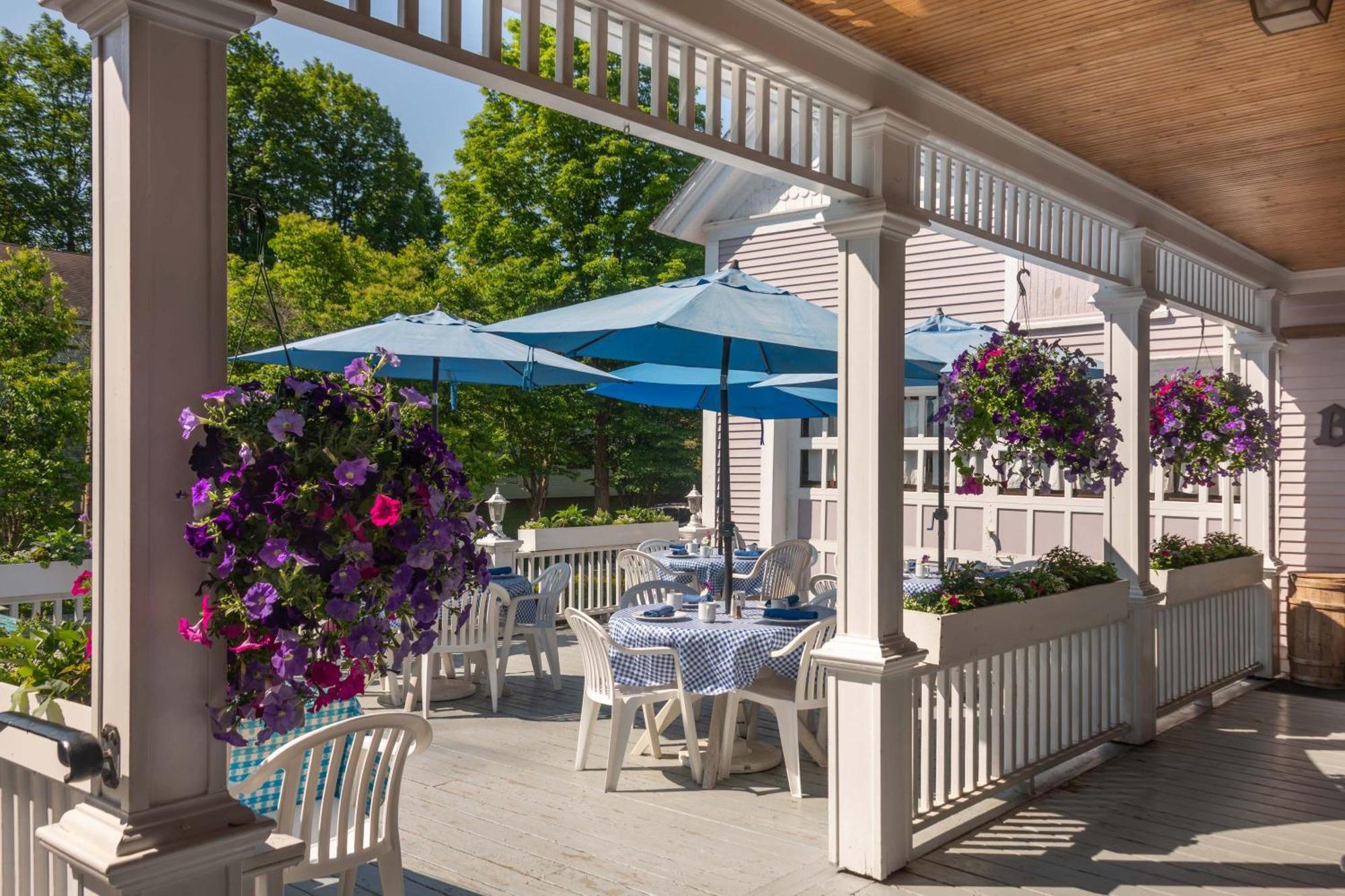 Old Stagecoach Inn Waterbury Exterior photo