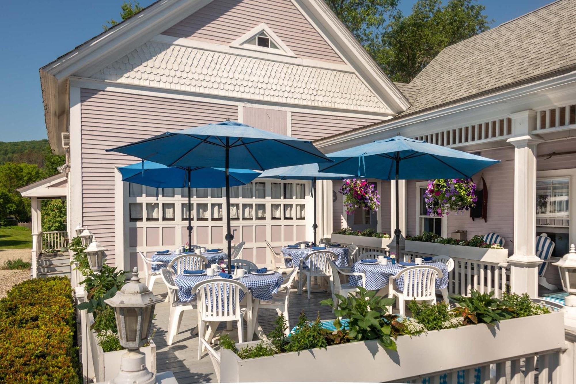 Old Stagecoach Inn Waterbury Exterior photo